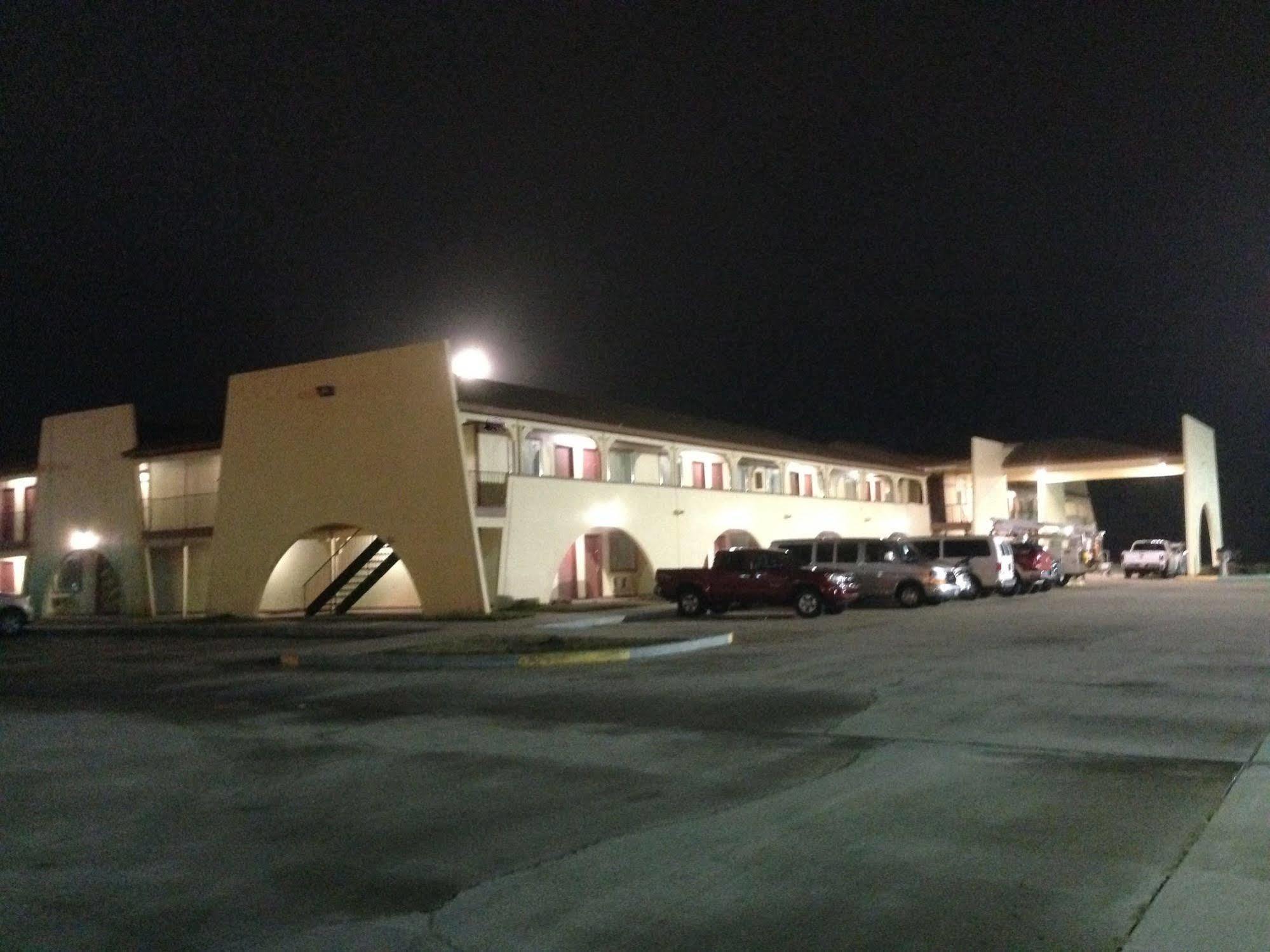 Hometown Inn And Suites Elk City Εξωτερικό φωτογραφία